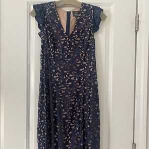 Adrianna Papell Mid Length Navy/Tan Lace Sheath; Size 4
